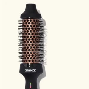 blowout babe thermal ionic hairbrush 
a blowout look with no blow dryer